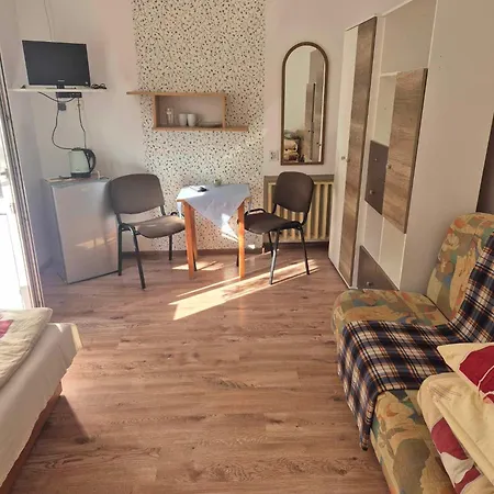 Neptun Semesterbostad Rewal