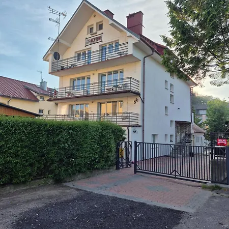 Neptun Semesterbostad Rewal