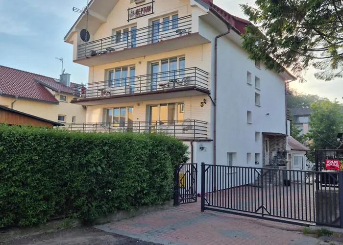 Neptun Semesterbostad Rewal